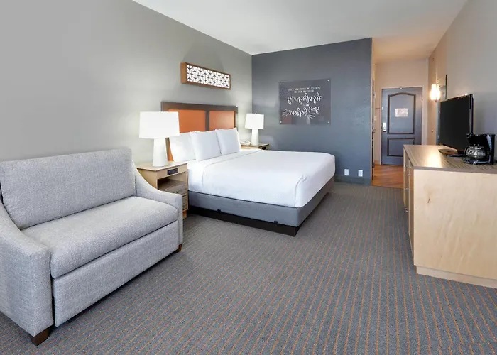 La Quinta By Wyndham Dallas Love Field